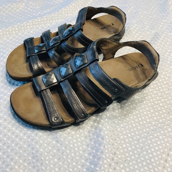Taos Footwear Cleopatra Pewter Gray Sandals Strappy Metallic - Picture 3 of 6